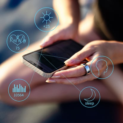 Anillo inteligente con pantalla LED y monitorización de salud, sueño y actividad.