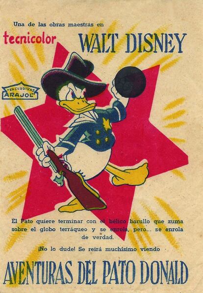El pato Donald granada en mano para evitar que el dibujo tuviese el puño levantado.