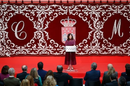 La presidenta de la Comunidad de Madrid, Isabel Diaz Ayuso, interviene en el acto de homenaje a la Constitución Española, este martes en la Casa de Correos, sede del gobierno regional. 
