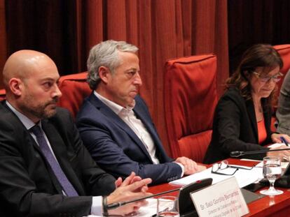 El director de Catalunya R&agrave;dio, Sa&uuml;l Gordillo, el director de Televisi&oacute; de Catalunya, Jaume Peral y la presidenta en funciones del Consell de Govern de la corporaci&oacute;, N&uacute;ria Llorach. 
 
 
  que aquest mat&iacute; han comparegut davant la Comissi&oacute; de Control de la Corporaci&oacute; Catalana de Mitjans Audiovisuals per respondre les preguntes dels grups.