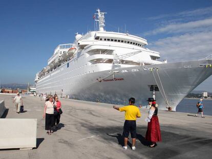 Un creuer al port de Palam&oacute;s.