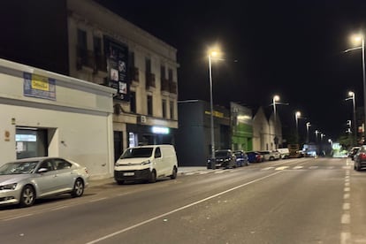 La calle Canalejas de Don Benito (Badajoz), donde efectivos del Cuerpo Nacional de Policía han hallado esta medianoche de lunes el cadáver de una mujer.
