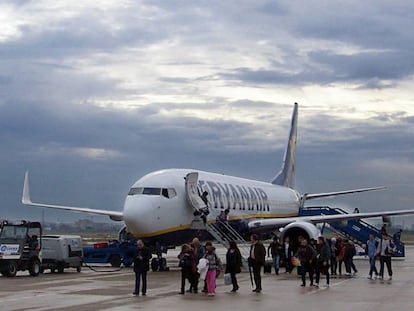 Un avió de Ryanair a l'aeroport de Reus.