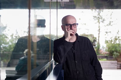 “Si el arte puede contribuir a cambiar las cosas, que cuenten conmigo”, dice Matthew Herbert, que utiliza sus experimentos sonoros para espolear conciencias. Aquí, en La Casa Encendida de Madrid.