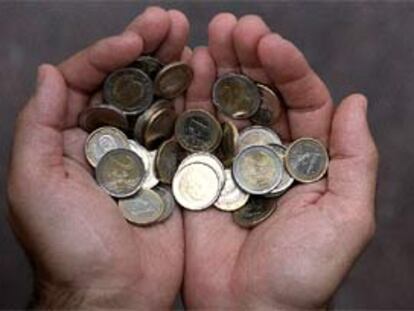 Monedas de uno y dos euros. PLANO GENERAL - OBJETO