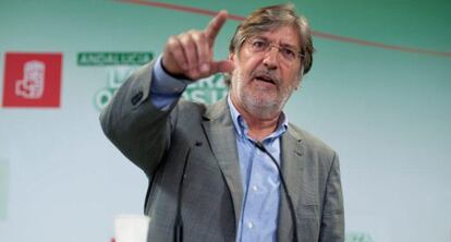 Jos&eacute; Antonio P&eacute;rez Tapias, este lunes en la sede del PSOE de Sevilla.