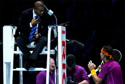 En el primer set, con 5-6 y 15 iguales, el juez de silla canta fuera una bola de Berdych contra el criterio del juez de línea. Al mismo tiempo, Nadal consigue mantener la bola en juego, también la señala fuera y  luego se desentiende del punto. Sin embargo, Berdych pide la revisión del Ojo de halcón, que dictamina que la pelota entró. El juez, en lugar de repetir el tanto, ordena que recaiga en favor Berdych.