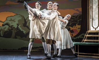 Momento de la obra 'Early Adventures', con la que el coreógrafo británico Matthew Bourne debuta en España.