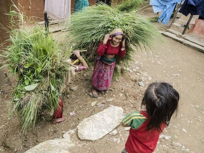 Escena diaria en el pueblo de Narapani, en Nepal, uno de los países más afectados por los impactos del cambio climático. 