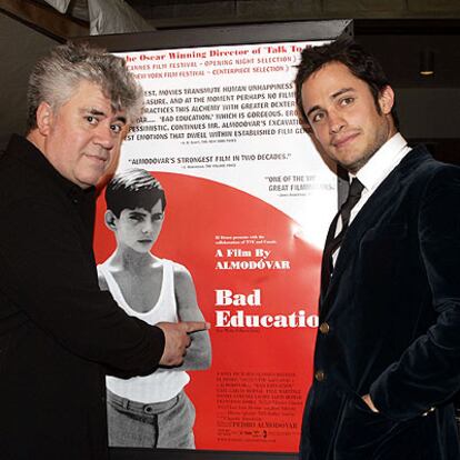 Pedro Almodóvar, izquierda, y Gael García Bernal, en el Instituto Americano del Cine en Los Ángeles.