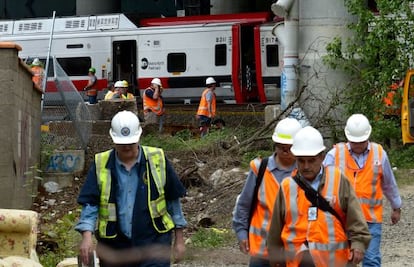 Comienzan las tareas de recogida de escombros del choque de dos trenes en Connecticut
