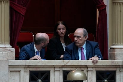  Guillermo Francos, a la derecha, asiste al debate de los legisladores sobre las reformas económicas, administrativas, penales y ambientales de Javier Milei en el Congreso en Buenos Aires, en abril de 2024. 