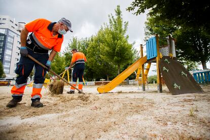 City workers cleaning up a playground in Santiago de Compostela.