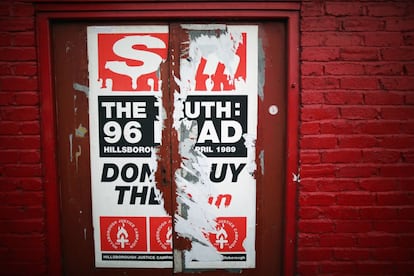 Una imagen de un cartel de 'The Sun' en el que se pide no adquirir el periódico, acusado por los aficionados del Liverpool de difundir mentiras sobre la tragedia