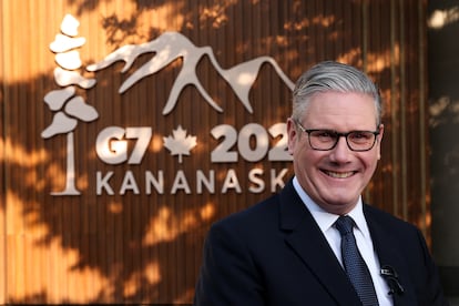 El primer ministro británico Keir Starmer ofrece un mensaje a medios en la cumbre del G7.