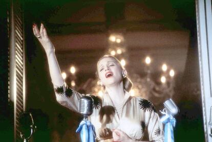 Madonna, durante el rodaje de la película 'Evita' dirigida por Alan Parker, el 13 de diciembre de 1996. 