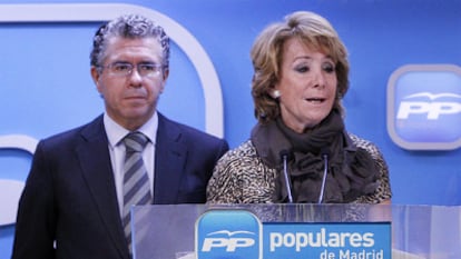 Esperanza Aguirre y el ex secretario general del PP de Madrid Francisco Granados.