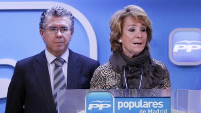 Esperanza Aguirre y el ex secretario general del PP de Madrid Francisco Granados.