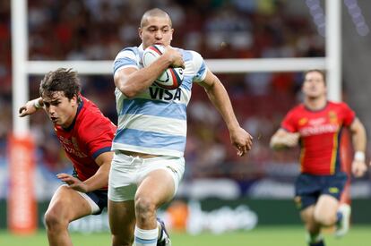 El jugador argentino Martín Bogado durante el partido de rugby entre España y Argentina, con motivo del centenario de la Real Federación Española de Rugby, disputado este sábado en el estadio Metropolitano, en Madrid.