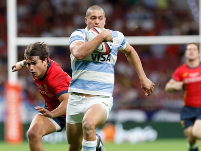 El jugador argentino Martín Bogado durante el partido de rugby entre España y Argentina, con motivo del centenario de la Real Federación Española de Rugby, disputado este sábado en el estadio Metropolitano, en Madrid.