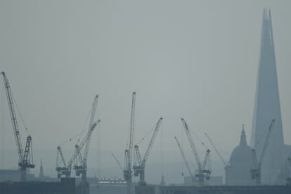 Grúas de construcción en Londres, en una imagen de archivo.