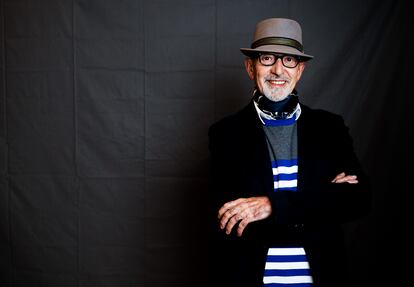 El diseñador Antonio Alvarado en la calle San Pedro de Madrid.