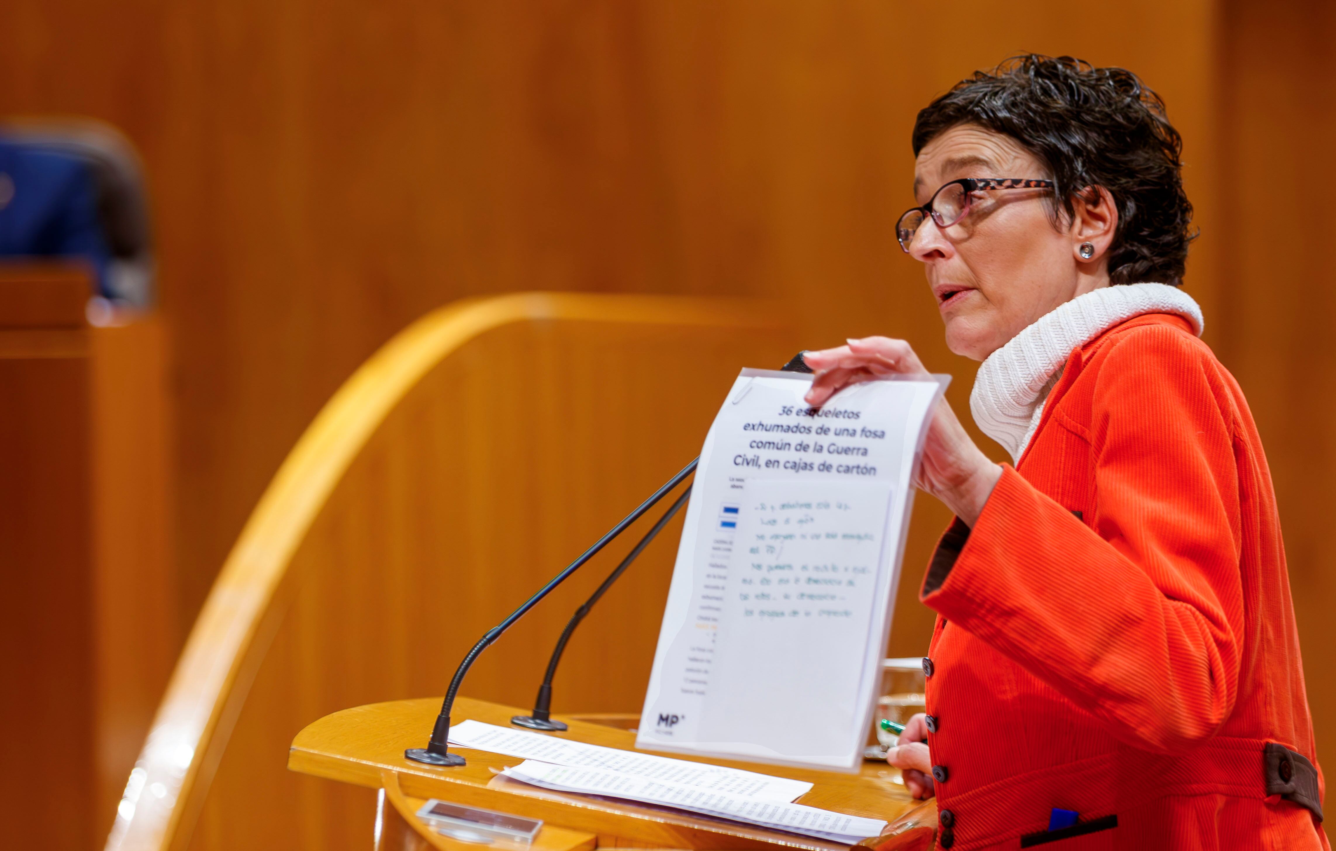 La diputada del PP Ana Marín defiende en el pleno de las Cortes de Aragón la derogación de la ley de memoria.