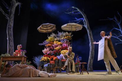 Una escena de 'La Rambla de les Floristes', al TNC.