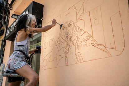 Lina Castellanos, de Dúo Amazonas, participa en festival C.A.L.L.E. en el barrio de Lavapiés, con la obra Cuarentena en el bar La Cuchara.