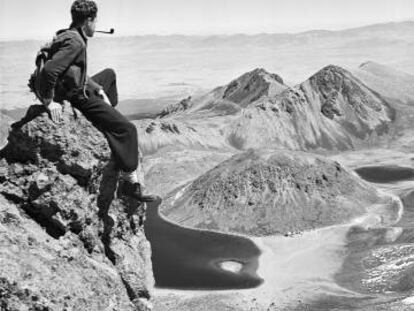 Autorretrato de Juan Rulfo en el Nevado de Toluca, d&eacute;cada de 1940.