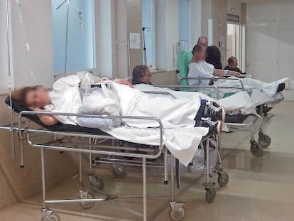 Enfermos en las urgencias del hospital Meixoeiro de Vigo