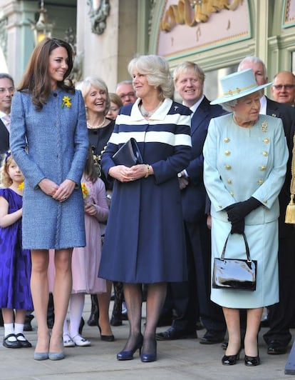 La reina, Camila y Catalina mostraron su sintonía en su visita a los grandes almacenes Fortnum and Mason en Londres, favoritos de la monarca, el pasado 1 de marzo.