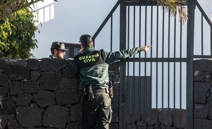 La Guardia Civil en el domicilio de Romina Celeste durante la investigación el pasado enero.