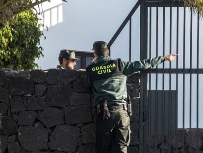 La Guardia Civil en el domicilio de Romina Celeste durante la investigación el pasado enero.