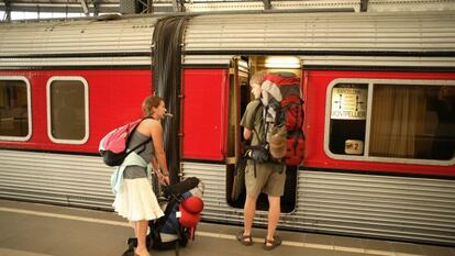 Usuarios de Interrail, en la estación de Montpellier (Francia).