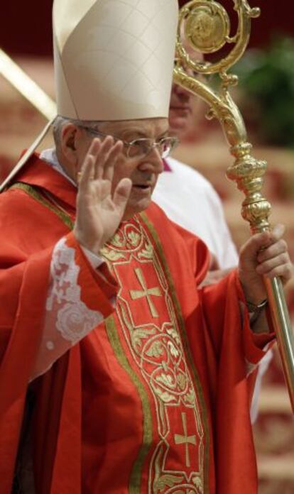 El cardenal Angelo Sodano celebra una misa por la la elección del nuevo papa en la Basílica de San Pedro este martes