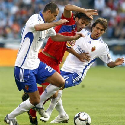 Babic y Ponzio acosan a Pedro León.