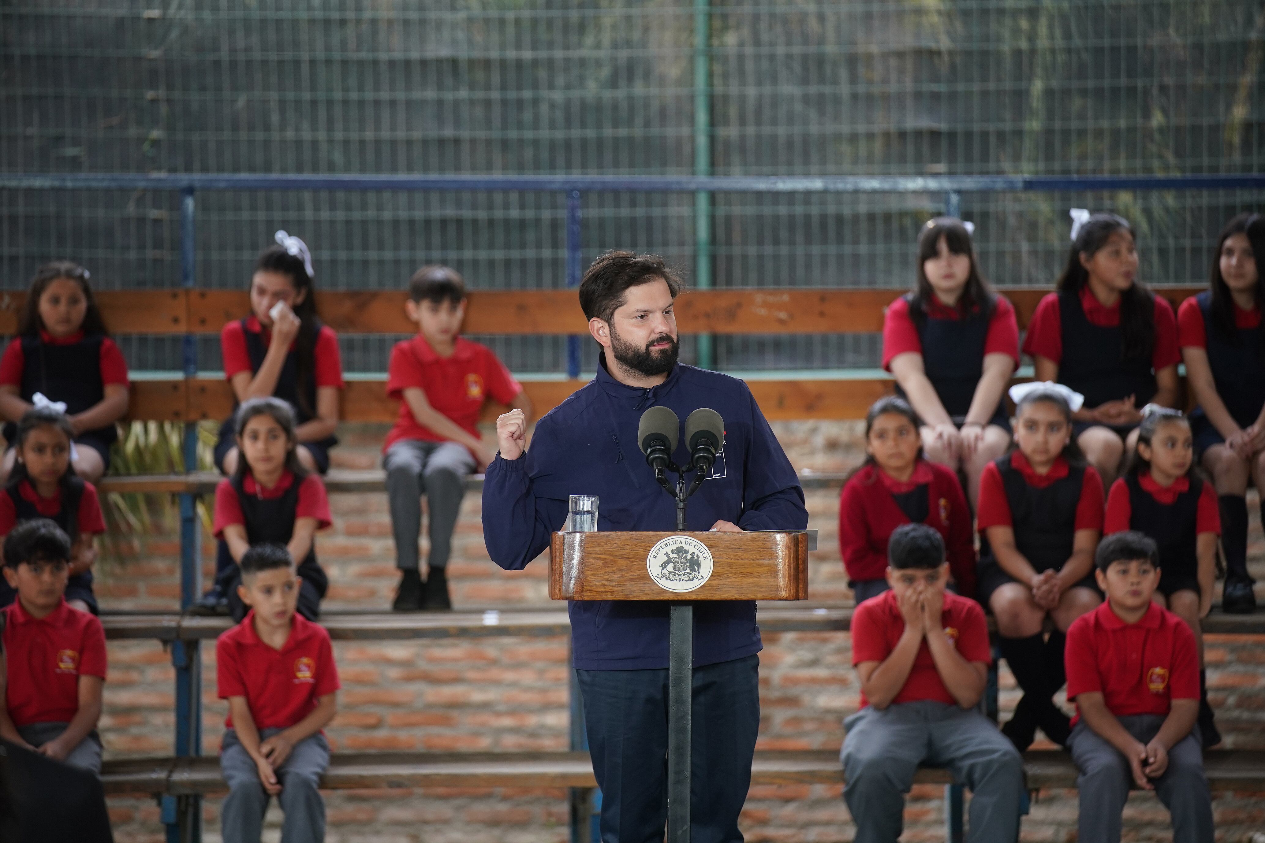 Boric: “Algunos se atreven con desparpajo, desde los barrios altos de Santiago, a decir que Chile se cae a pedazos”