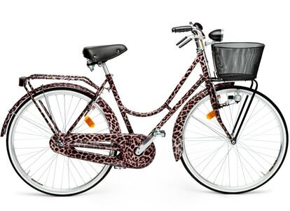 Dolce &amp; Gabanna eligi&oacute; el estampado de leopardo para su veh&iacute;culo de dos ruedas urbano y para mujeres que cuesta en torno a los 3.000 euros.