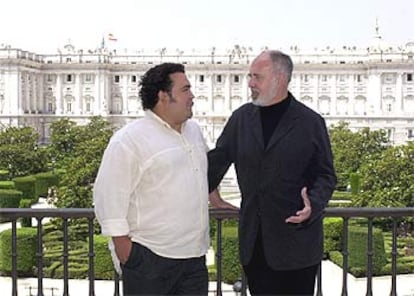 Aquiles Machado (a la izquierda) y Jesús López Cobos, ayer en el Teatro Real.