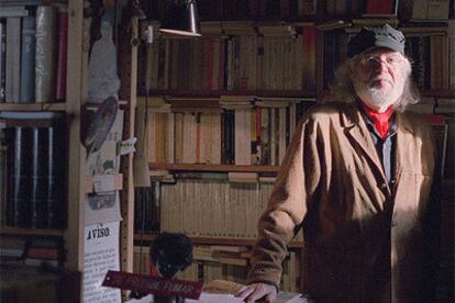 Antonio Rabinad (1927), en su casa de Barcelona, es autor de libros como 'Contactos furtivos'.