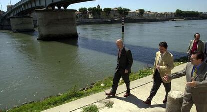 Artur Mas y Josep Antoni Duran Lleida durante una visita en 2002 a Arlés, Francia, en apoyo al trasvase del río Ródano.