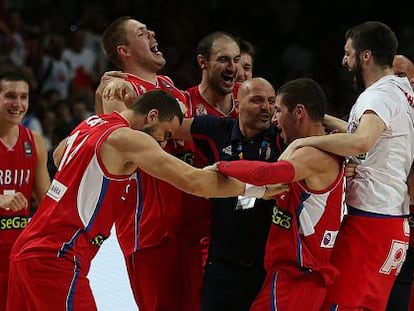 Djordjevic celebra el pase a la final con sus jugadores