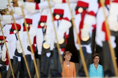 Merkel e Rousseff no Palácio do Planalto.