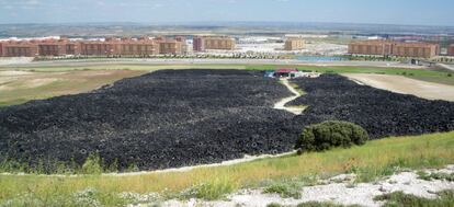 Almacen de neumáticos entre Valdemoro (Madrid) y Seseña (Toledo), a la altura del kilómetro 33,500 de la carretera de Andalucía.