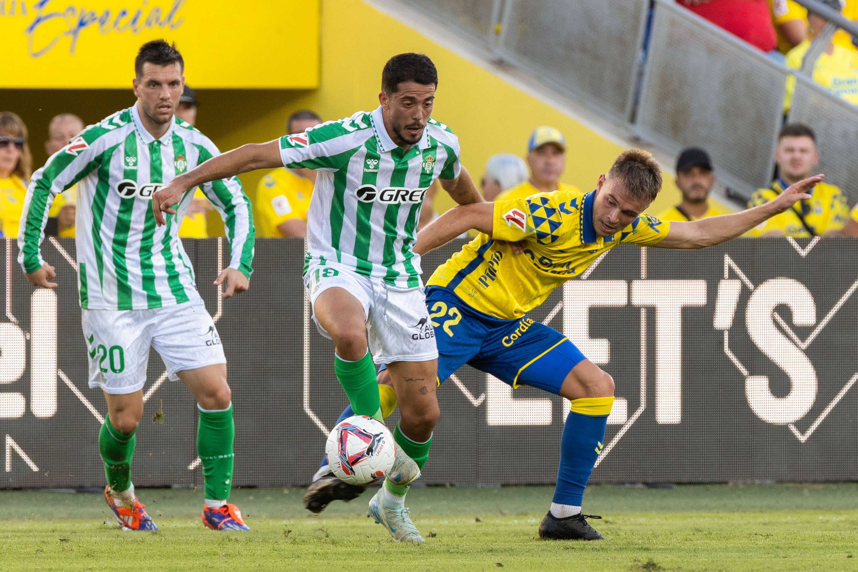 Las Palmas resiste ante un Betis muy gris