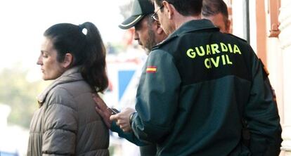 La acusada de asesinar a sus dos bebés, tras ser detenida en 2012.