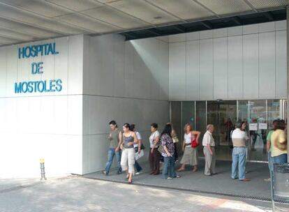 Entrada principal del hospital de Móstoles.