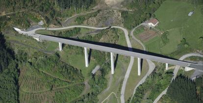 Túneles y viaductos de las obras del tren de alta velocidad en la zona de Bergara FOTO: L. RICO