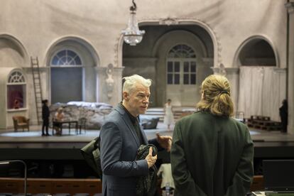 Christof Loy, durante un ensayo. / Miguel Lorenzo